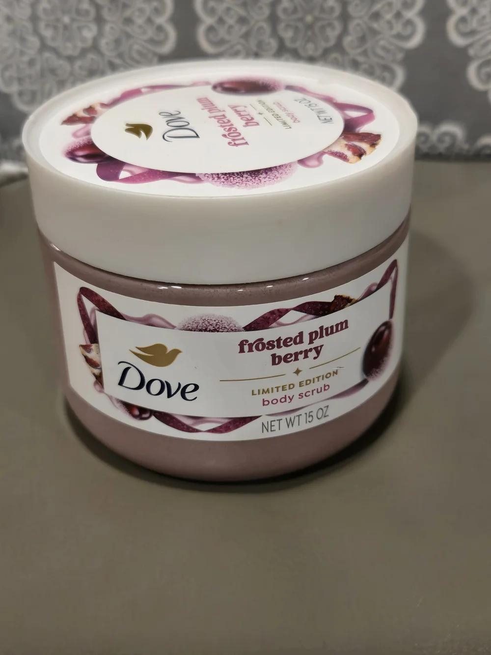Dove Frosted Plum Berry Limited Edition Body Scrub